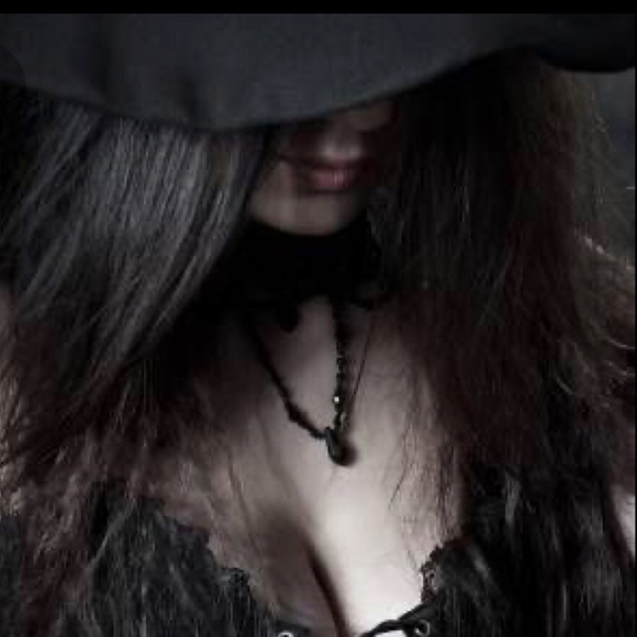 Meet your Posher, Traci - Picture 2 of 5